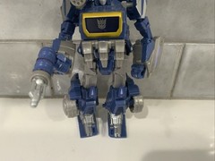 Transformers Generations War for Cybertron Deluxe Cybertronian Soundwave