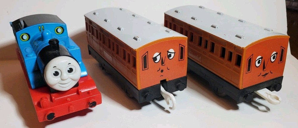 TOMY Trackmaster Thomas Annie Clarabel 1992 Motorized Works Britt Allcroft