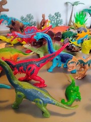 Lot of 100 Dinosaur Toys Mixed Rubber & Plastic Figures Unknown Brands