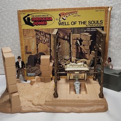 Vintage 1982 Indiana Jones – Well of Souls -WITH BOX!!! (2 bonus figures) Kenner
