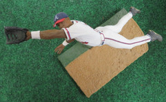 ANDRUW JONES – 2004 McFarlane figure + 2 cards 2002 & 2023 & frame pic. – Braves