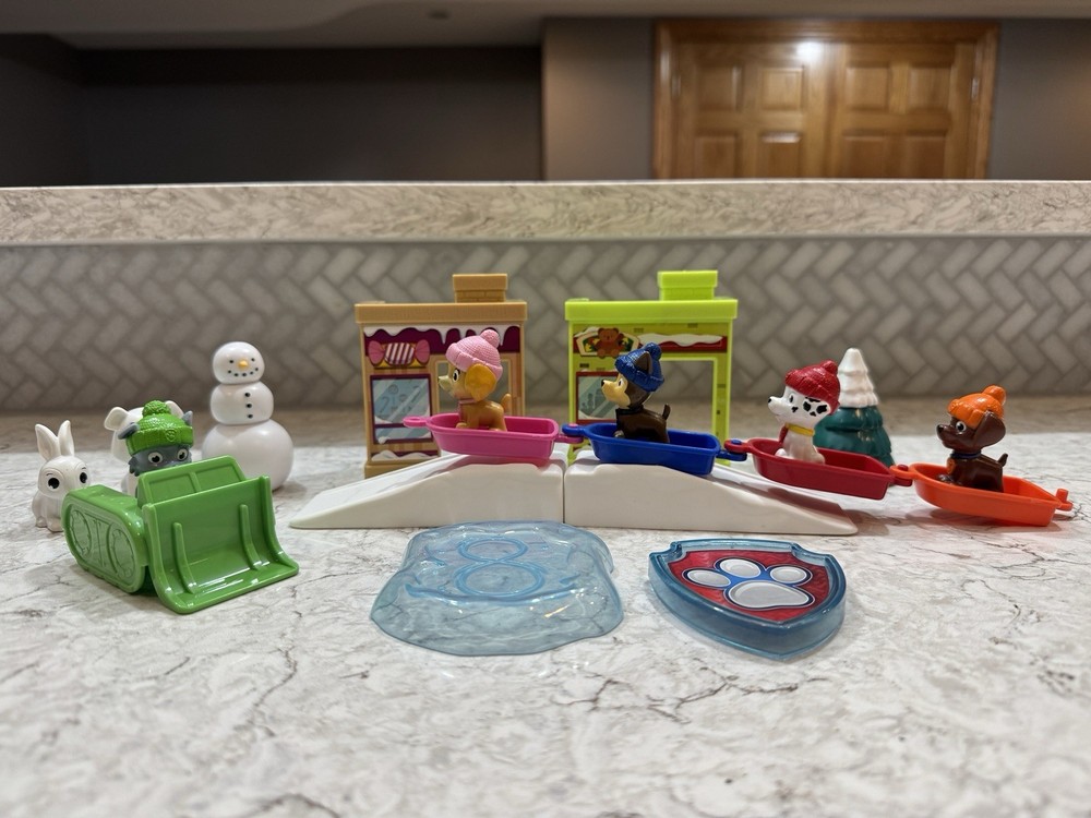 Paw Patrol Winter Rescue Scene Snow Figures Vehicle Set Lot Of 20 Pieces