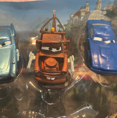 DISNEY PIXAR CARS 2 COMPLETE VEHICLE FIGURINE PLAYSET ORIGINAL BOX