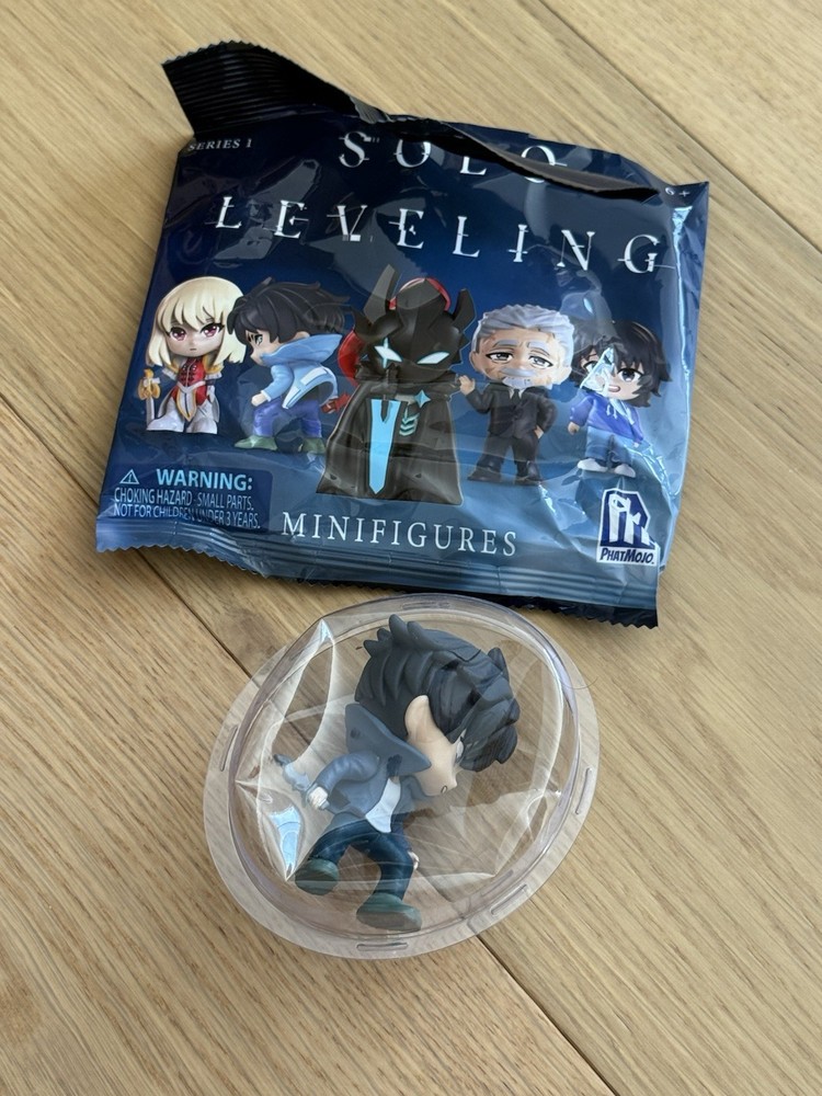 Solo Leveling PhatMojo Series 1 Blind Bag Mini Figure – Sung Jinwoo Gray Dagger