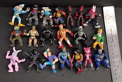Fortnite Mini Action Figures approx 2 inches tall LOT of 20 mini figures