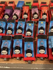 Thomas & Friends Magnetic Metal Die Cast Train Lot Of 75 Engines & Car