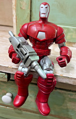 Vintage 1995 Toy Biz Marvel Iron Man Red Silver Armor 10.25″ Figure w Cannon