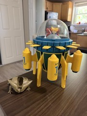 Capsule Corp. Dragon Ball Z Time Machine, Cell Model Kit w/ Trunks Figure Incl.