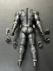 Hot Toys TMS085 Justice League Tactical Batman 1/6 Scale Bat Suit & Hand Set