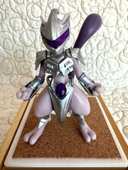 Pokemon – Battle Armor Mewtwo – 4″ Figure with clear tail stand – BRAND NEW!!