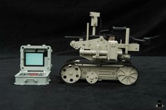 1/6 Scale Light Up EOD Bomb Detection Robot w/Controller – MINT IN BOX