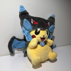 Pokemon Center – Mega Charizard X Cape Pikachu Poke Plush 2014