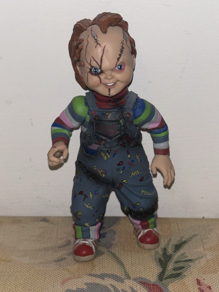 Mezco Child’s Play Bride of Chucky 5″ Action Figure – No Knife & Gun – Pre-owned