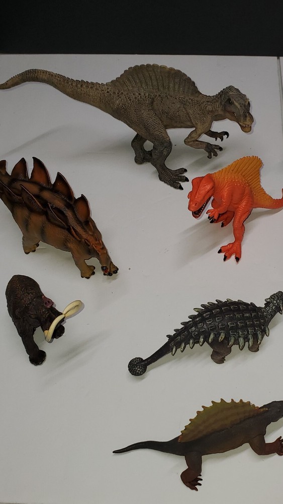 Huge Lot Of 11 Prehistoric Animals And Dinosaurs