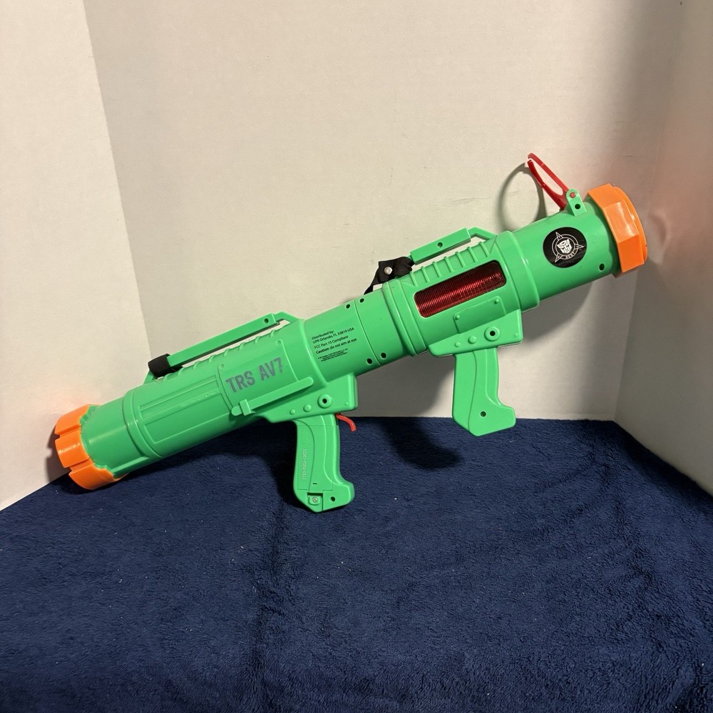 Transformers N.E.S.T. “TRS AV7” Vanquish Blaster Souvenir Toy Universal Studios