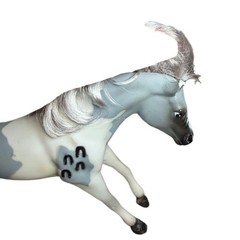 Grand Champion Grey White Pinto Horse Toy Figurine Brushable Mane Tail Horseshoe
