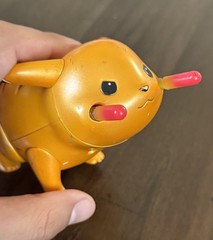 POKEMON SHINY MASTER QUEST PIKACHU FIGURE W/DUAL ATTACK BOLTS HASBRO *RARE* 2002