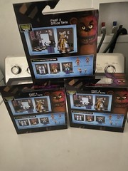 Jazwares FNAF Five Nights at Freddy’s Withered Bonnie, Chica Puppet Office Set!