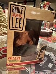 BRUCE LEE (2006) TITANS COLLECTABLE 5’ Action Figure ENTER THE DRAGON-ONE OWNER