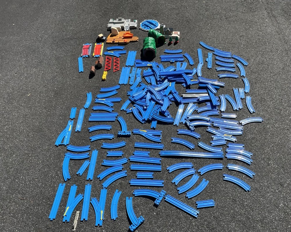 Over 100 Pieces Of Thomas Trackmaster Track Lot No Trains Buildings