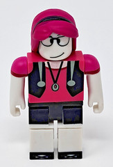 Roblox 2.75″ figure Top Runway Model white black w/ pink hair Jazwares