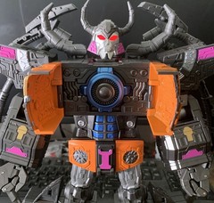Transformers Model Series 2966-18B Armada Unicron – KO Unicron light up eyes!