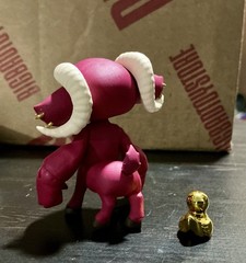 Plunderlings Berry Fawn Hatchling Action Figure With Gold Duck