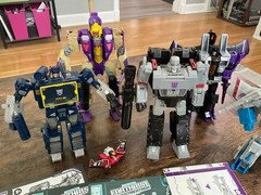 War For Cybertron Thundercracker Skywarp Starscream Soundwave Megatron more!