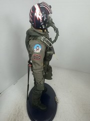 1/6 US NAVY F-14 “TOP GUN” MAVERICK TOM CRUISE TOMCAT FIGHTER PILOT + USN STAND