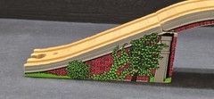 2005 Learning Curve Britt Allcroft Wooden Thomas Train Arched Stone Bridge