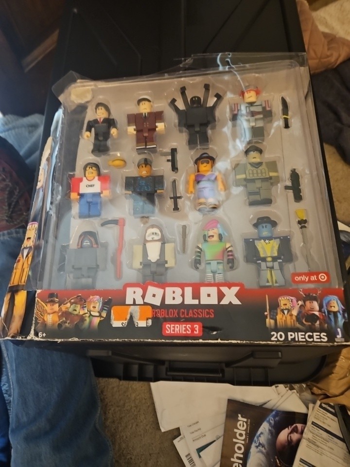 ROBLOX Classics Collection Series 3 Figures 20 Pieces TARGET Exclusive *NO CODES