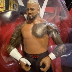 Mattel WWE Main Event Showdown Cody Rhodes vs Solo Sikoa Boxed Set w/ Belt