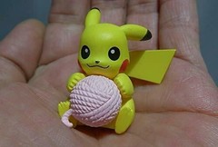 Pokemon Nukunuku Time: PIKACHU Yarn Ball 1.5″ Inch Figure