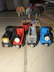100 Piece SET ! THOMAS FRIENDS TRAIN WOODEN RAILWAY 1992 , #99402 !