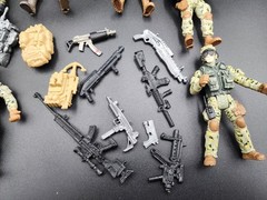 Chap Mei Army Men Lot Of 8 Plus Guns Backpacks