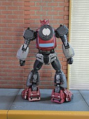Threezero Transformers Cliffjumper Comic Book Edition MDLX Action Figure