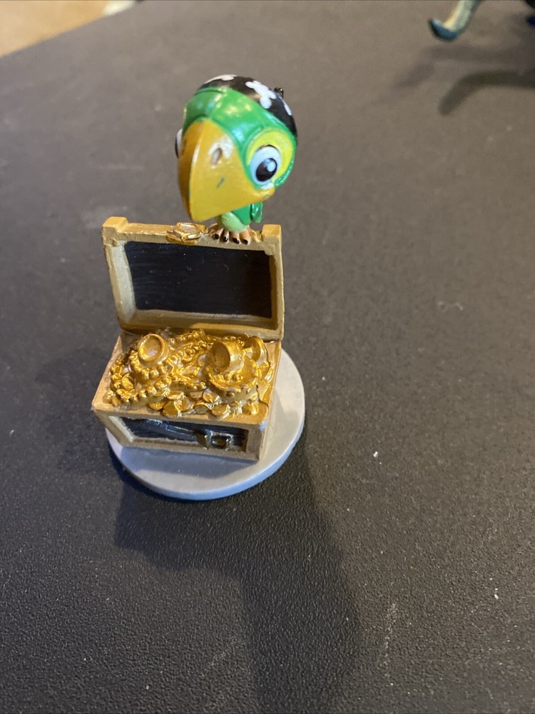 Jake and the Never Land Pirates Skully Parrot Figure Treasure Cake Topper 25