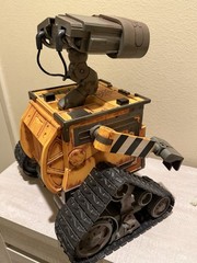 Disney Pixar Thinkway Ultimate Wall E WITH Box READ DESCRIPTION