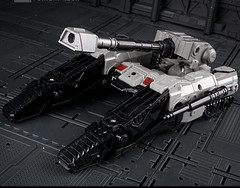 Jingke One Tank Megatron Transforming Robot Figure Ss114 18cm Toy Wonderful Gift