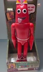 GARTEN OF BANBAN DELUXE TALKING BANBAN FIGURE 2 IN 1 FIGURE. comes with batterys