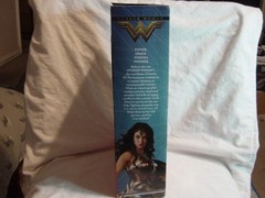 MATTEL- FROM THE MOVIE WONDER WOMAN- SHIELD BLOCK WONDER WOMAN DOLL