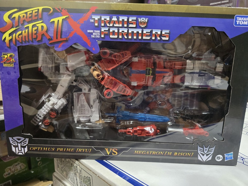 2022 Street Fighter II x Transformers – Optimus Prime (RYU) vs Megatron (BISON)