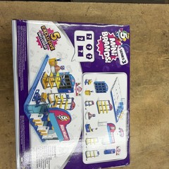 ZURU 5 Surprise Mini Brands Mini Mart Playset 7752 Toy Supermarket Base Market