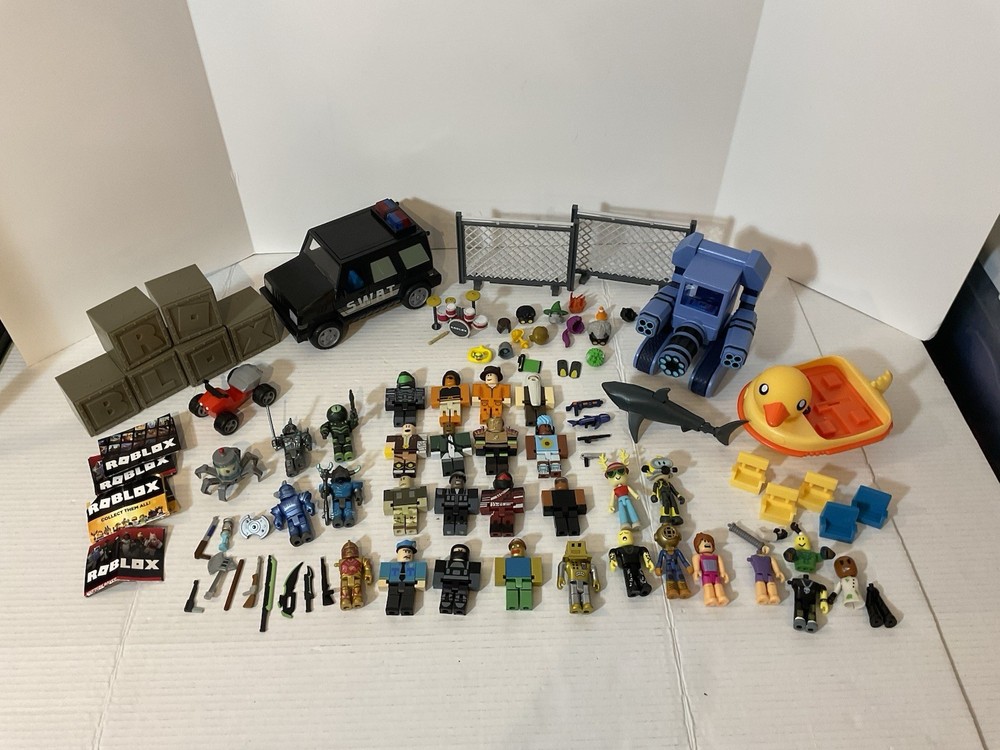 Roblox Figures, Accessories, Vehicles Lot. Over 20 Figures See Pic. No codes