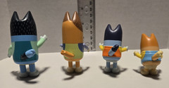 Bluey Mini Figures Family Beach Day 2-3″ Plastic Pre-Owned Loose NO ACCESSORIES