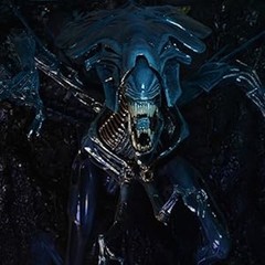 NECA Aliens: Xenomorph Alien Queen Deluxe Action Figure (15 Inches Tall!)