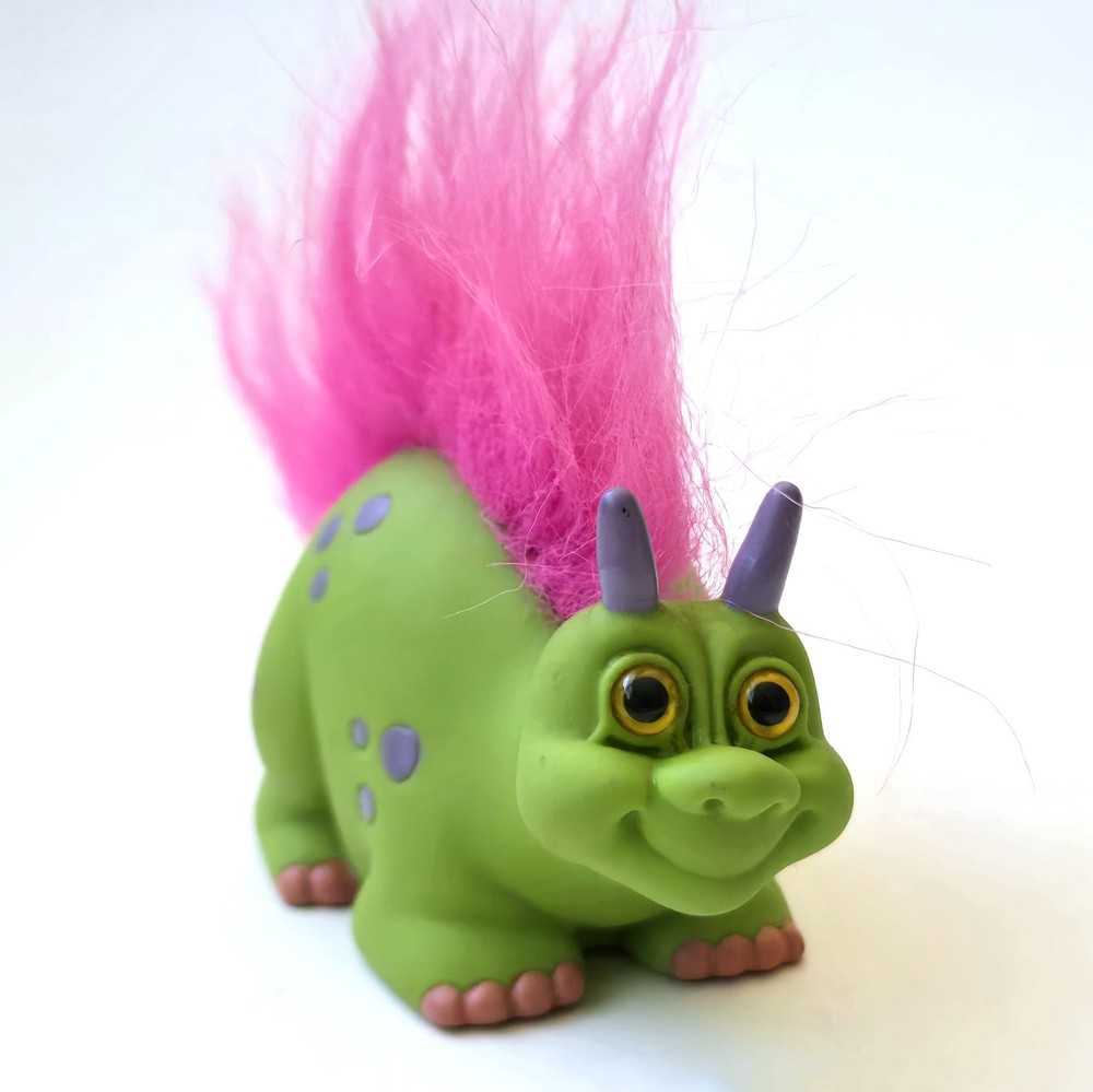Vintage 1990’s Russ HATCHLING Dinosaurs Green Pink Trolls CUDDLEASAURUS Dino