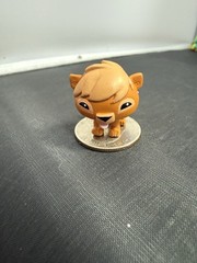 Animal Jam Mini Figure Lion Series 1 – 1-8 Orange W/accessorie