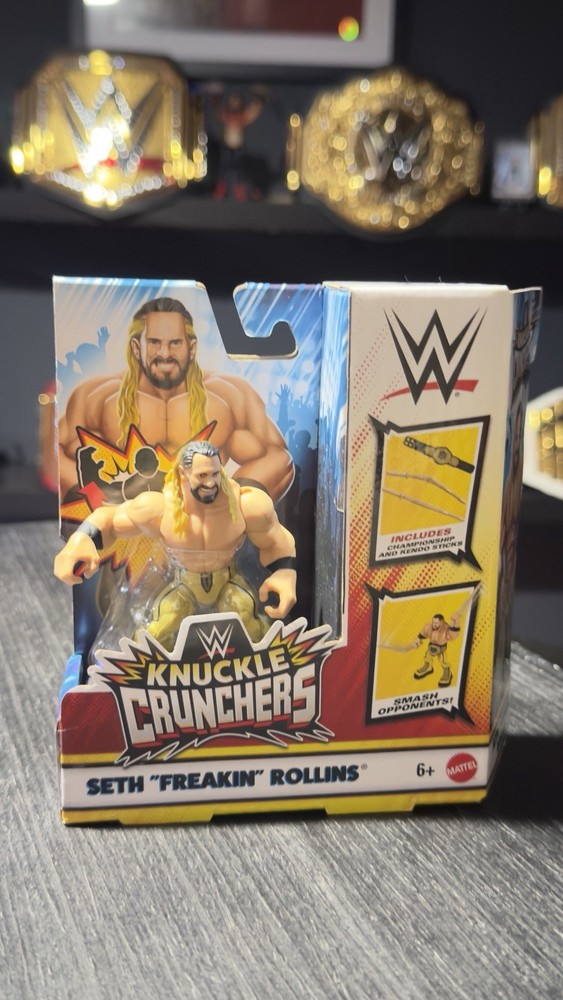Mattel WWE Knuckle Crunchers – SETH ‘FREAKIN’ ROLLINS W/ Kendo Sticks