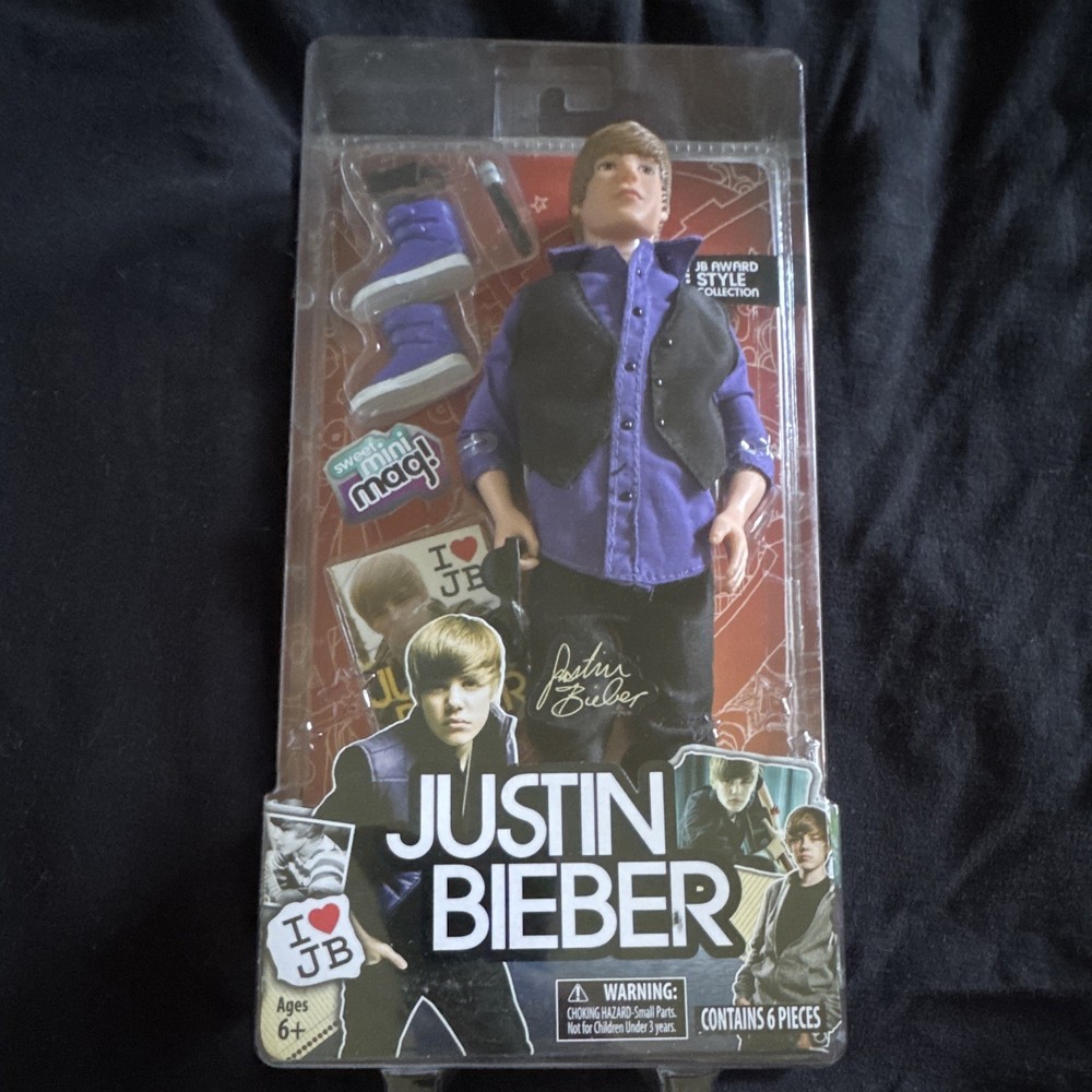 Justin Bieber Action Figure JB Award Style Boxed w/ Accessories